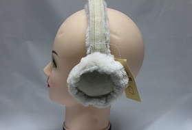 Ohrenwärmer aus Lammfell mit Kopfhörer